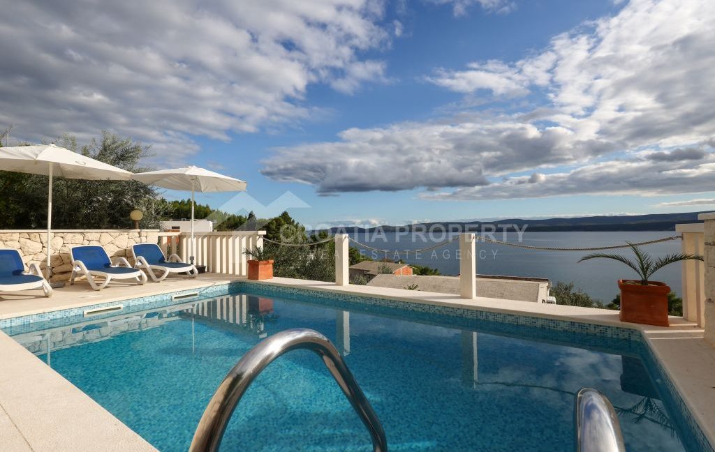 fully furnished seacoast house with a pool omis (1)