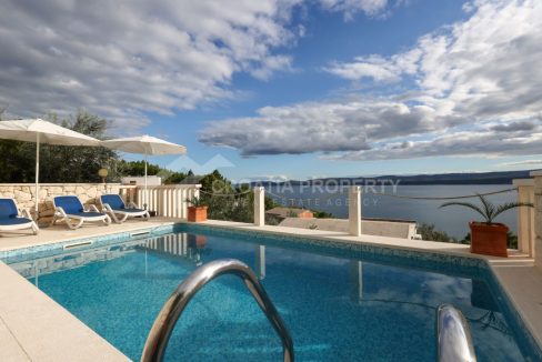 fully furnished seacoast house with a pool omis - 3789 (1)