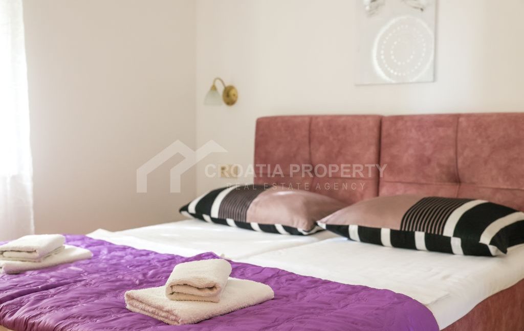 fully furnished seacoast house with a pool omis (10)