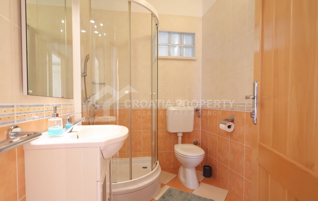fully furnished seacoast house with a pool omis (11)