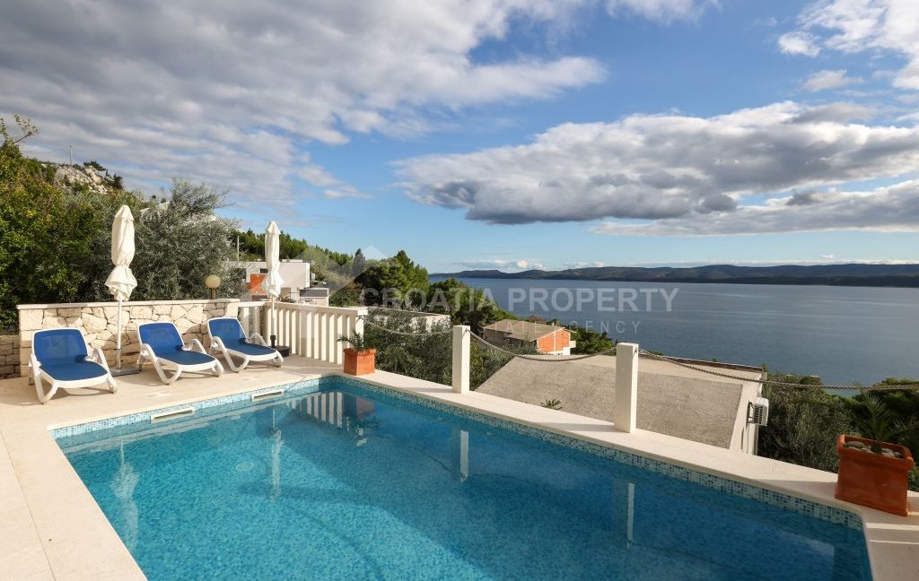 fully furnished seacoast house with a pool omis (13)