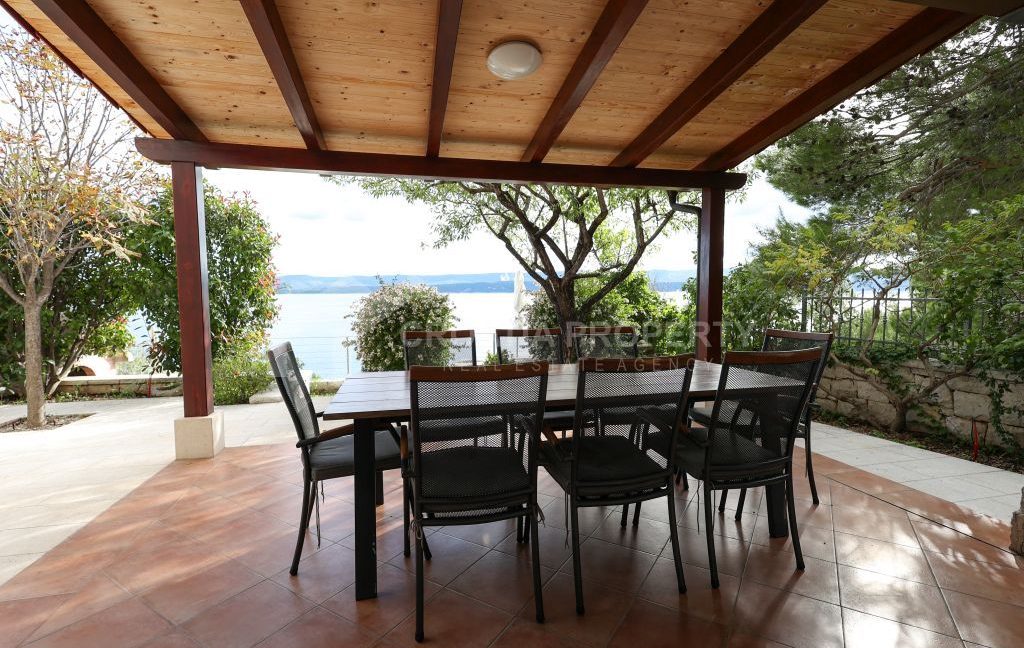 fully furnished seacoast house with a pool omis (15)