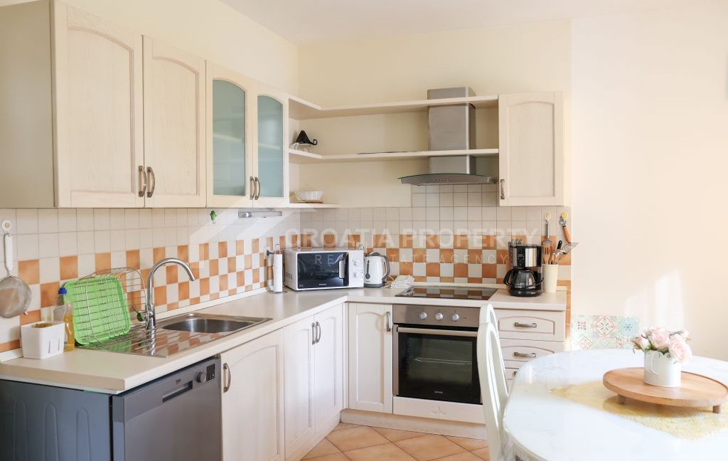 fully furnished seacoast house with a pool omis (4)