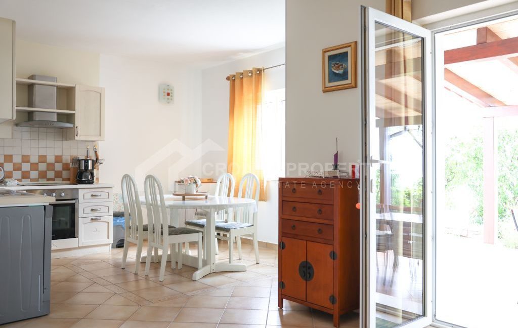 fully furnished seacoast house with a pool omis (6)