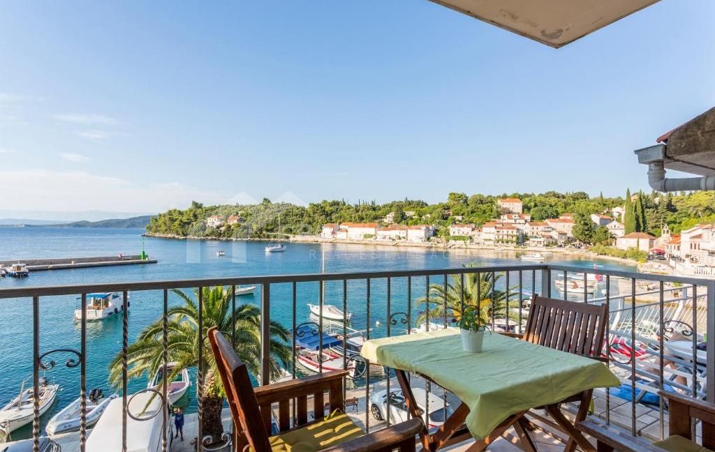 furnished first row sea view apartment korcula - 3781 (1)