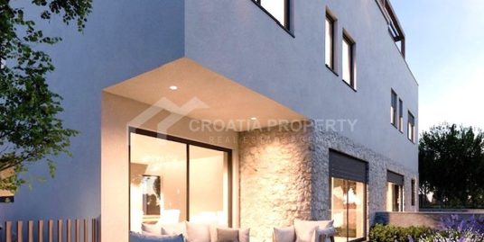 Modern new house with parking space and garden Murter