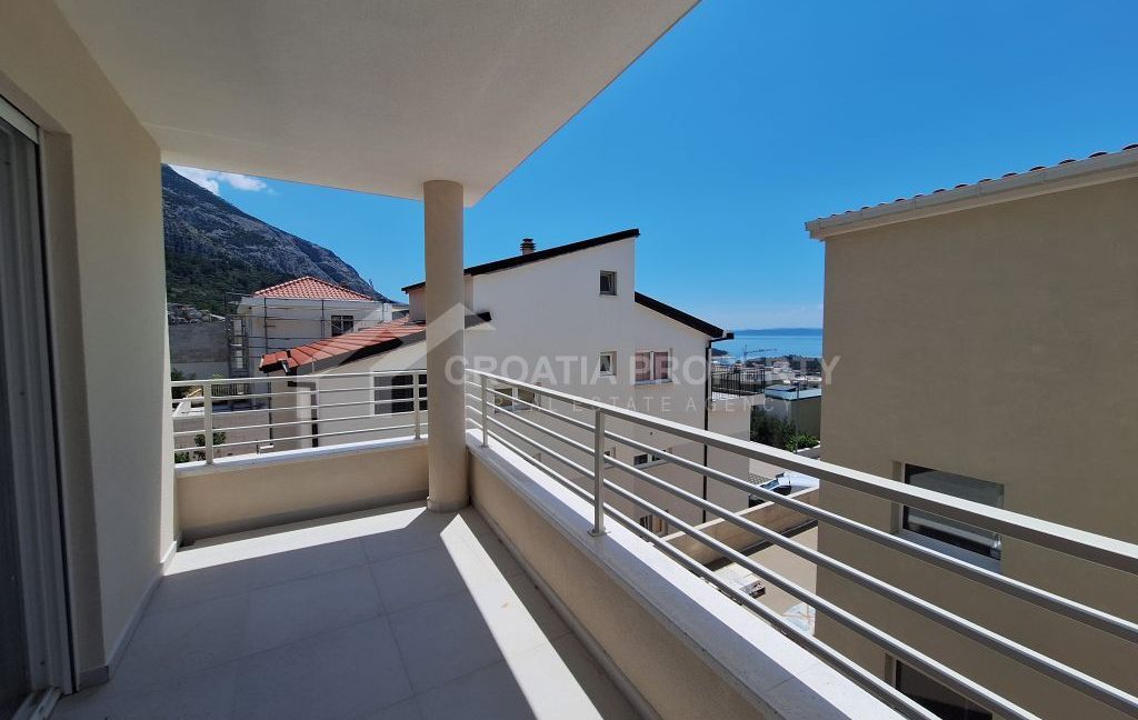 new apartment with a view and two loggias makarska (7)