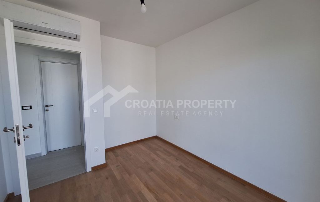 new apartment with sea view loggia makarska (2)