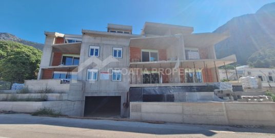 New ground floor apartment with terrace Gradac