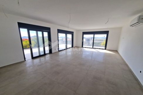 new seaside apartment with spacious terrace tribunj - 3788 (1)