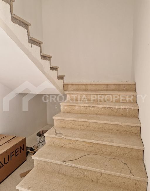 new seaside apartment with spacious terrace tribunj (2)