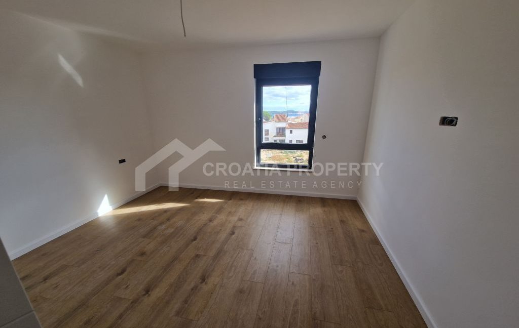 new seaside apartment with spacious terrace tribunj (4)