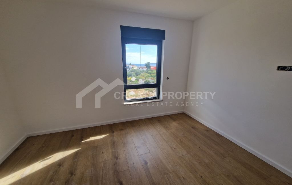 new seaside apartment with spacious terrace tribunj (5)