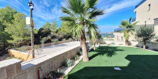 New seaside apartment with spacious garden Sevid