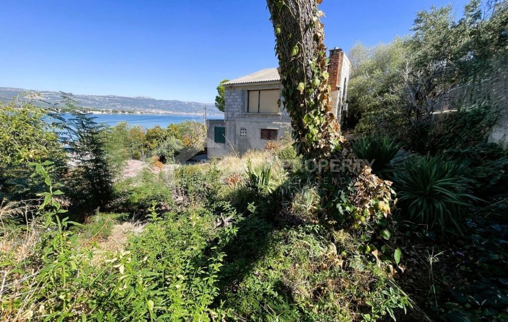 1st row house with spacious lot ciovo - 3830 (1)
