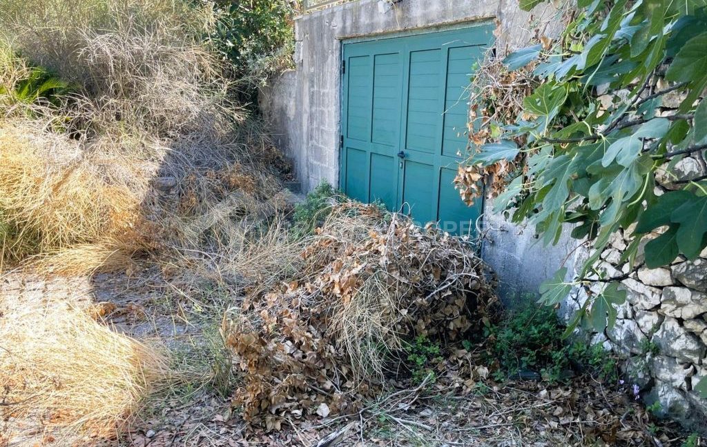 1st row house with spacious lot ciovo - 3830 (2)