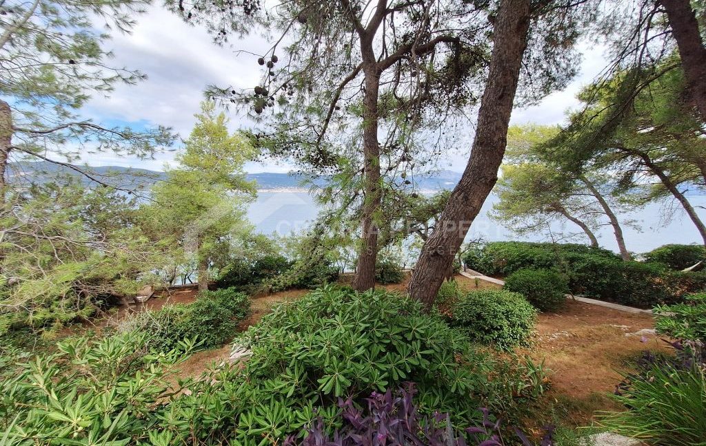 1st row private beach access house ciovo (2)
