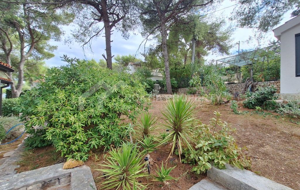 1st row private beach access house ciovo (4)