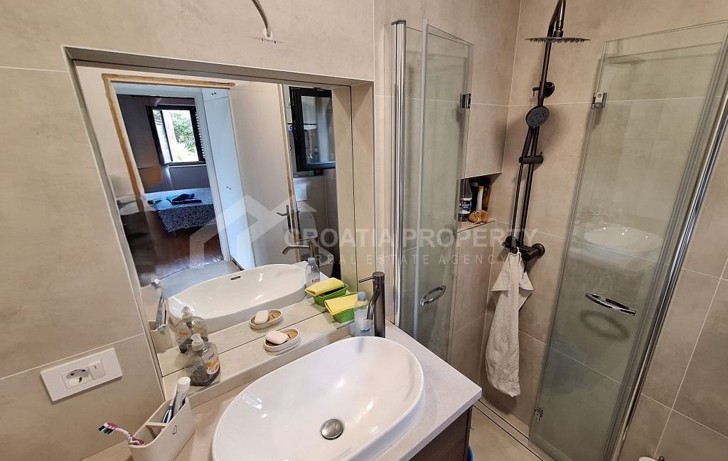 1st row private beach access house ciovo (7)