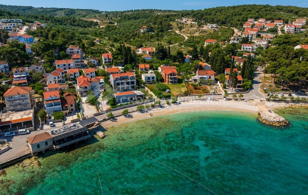 2nd row spacious seaside villa brac - 3808 (18)