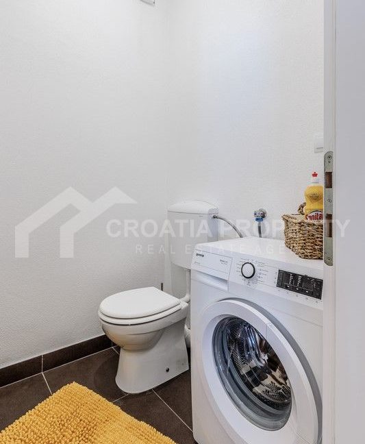 2nd row spacious seaside villa brac - 3808 (2)