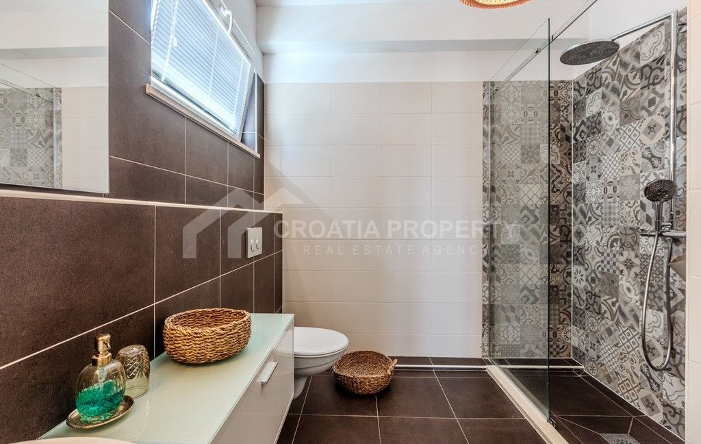 2nd row spacious seaside villa brac - 3808 (21)
