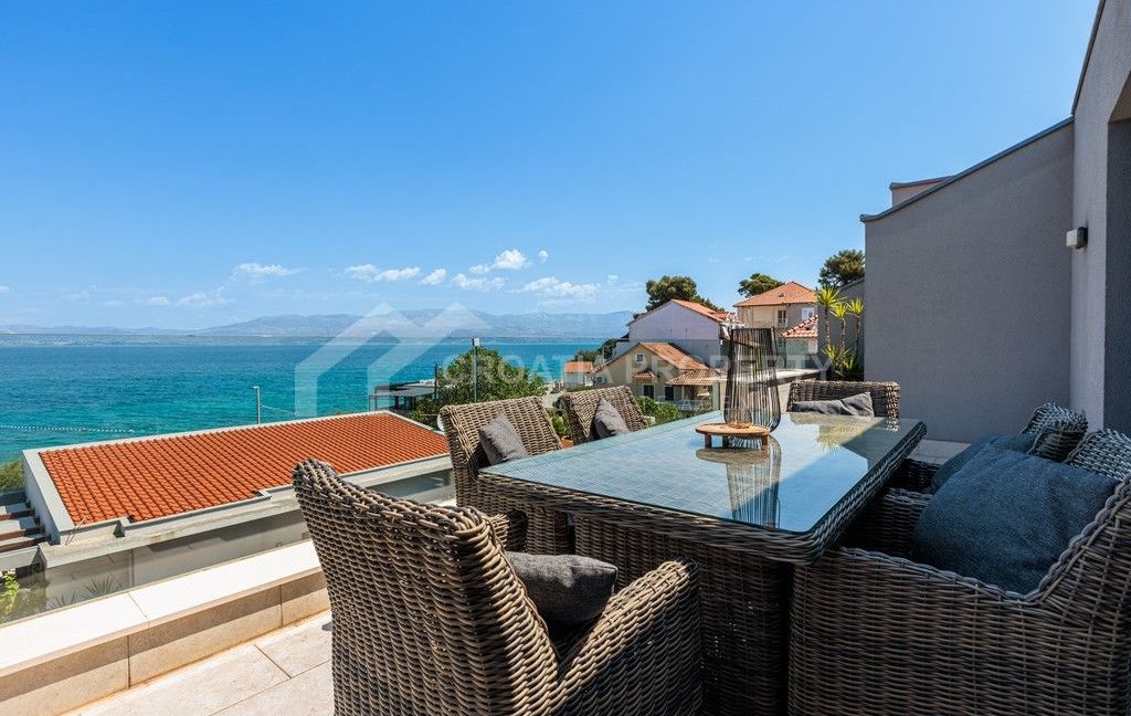 2nd row spacious seaside villa brac - 3808 (3)