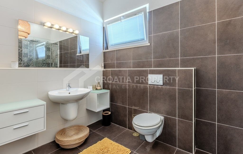 2nd row spacious seaside villa brac - 3808 (6)