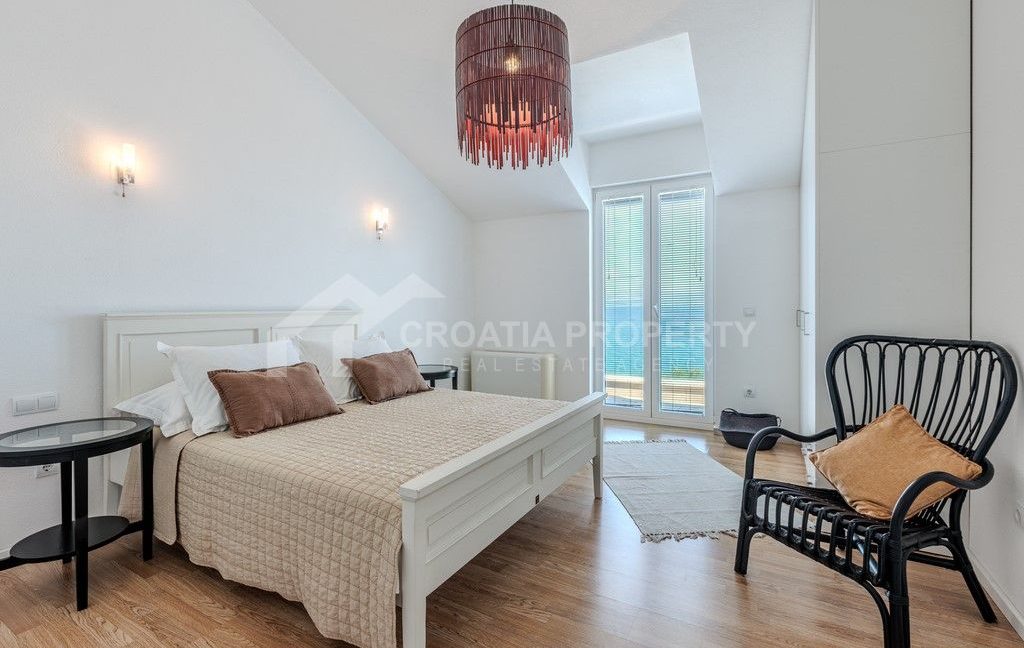 2nd row spacious seaside villa brac - 3808 (8)