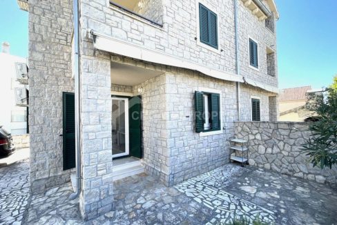 dalmatian stone house with spacious garden srima - 3818 (1)