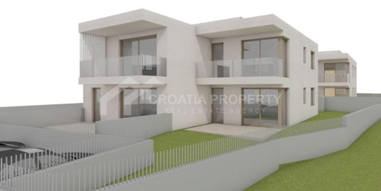 New apartment with garden and parking space Vinisce