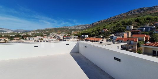 Novi penthouse s krovnom terasom Podstrana