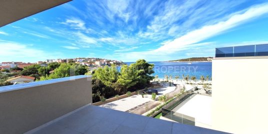 Posh penthouse by the sea Sevid