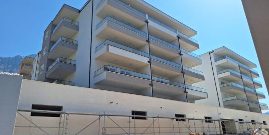 Sea view apartment with loggia Makarska