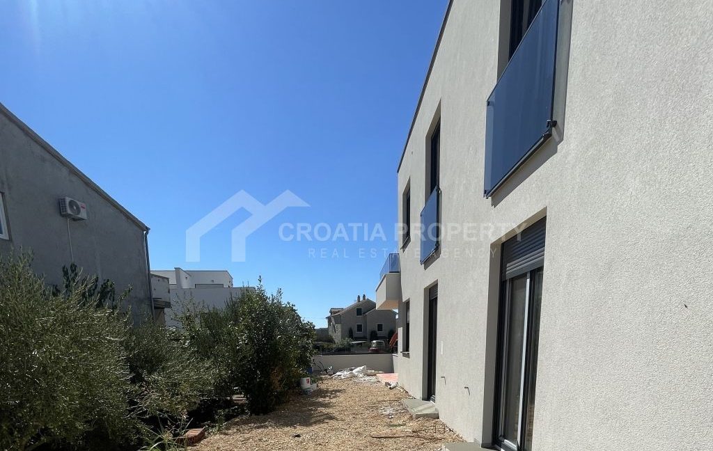 spacious apartment with beautiful garden srima - 3821 (2)