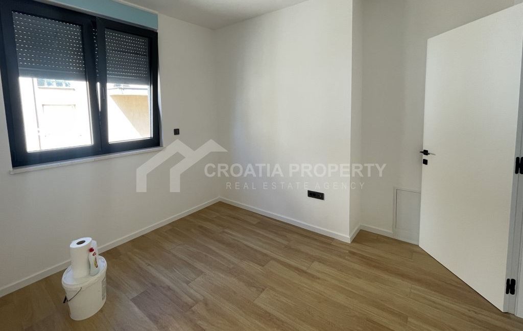 spacious apartment with two parking spaces srima (10)