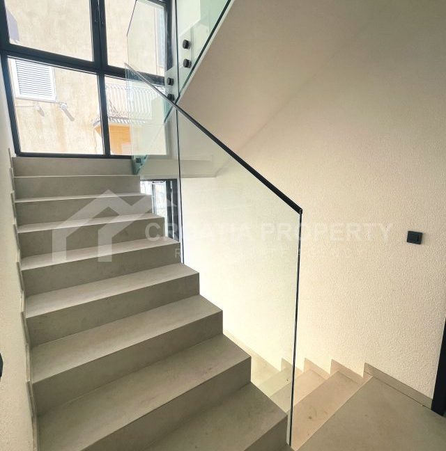 spacious apartment with two parking spaces srima (11)
