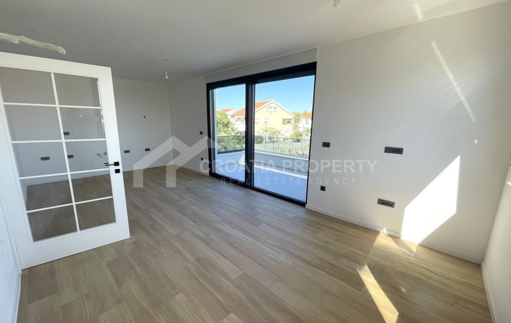 spacious apartment with two parking spaces srima (2)