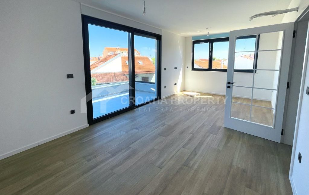 spacious apartment with two parking spaces srima (3)