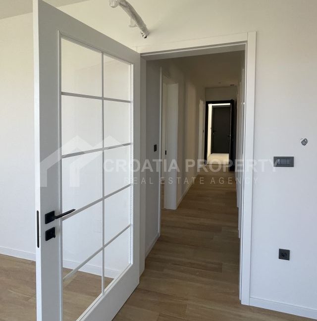 spacious apartment with two parking spaces srima (4)