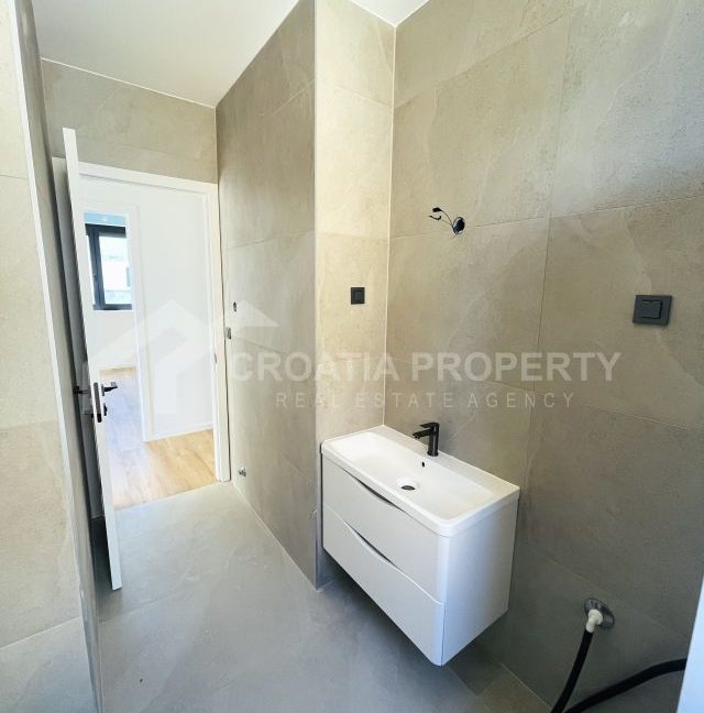 spacious apartment with two parking spaces srima (5)