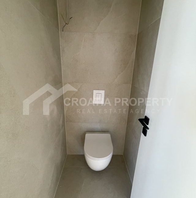 spacious apartment with two parking spaces srima (7)