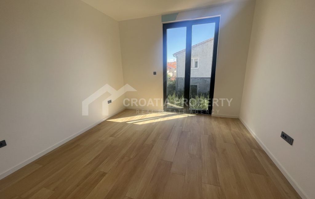 spacious apartment with two parking spaces srima (8)