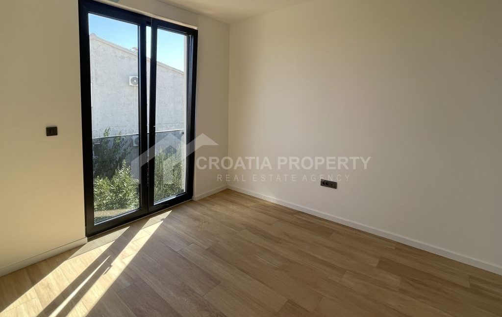 spacious apartment with two parking spaces srima (9)