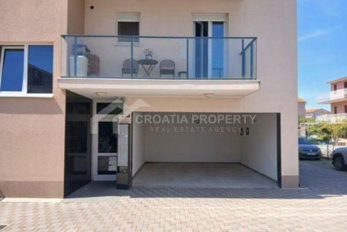 1st floor apartment with a garage split - 3859 (1)