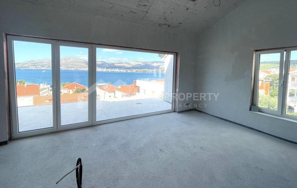 beachfront penthouse with stunning view ciovo - 3858 (1)