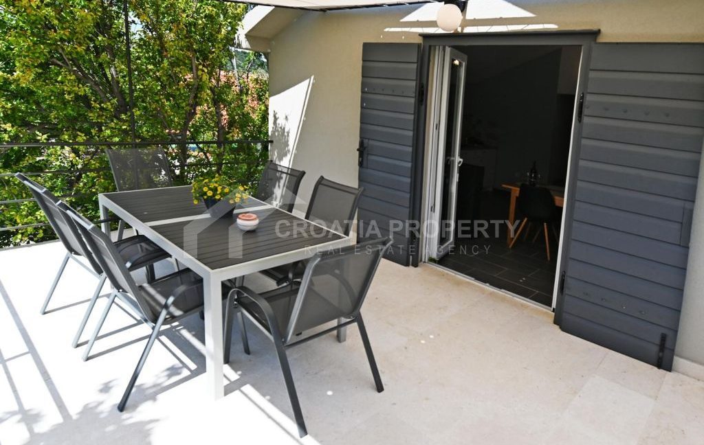 detached seaside house with garden murter (1) - 1K JPEG