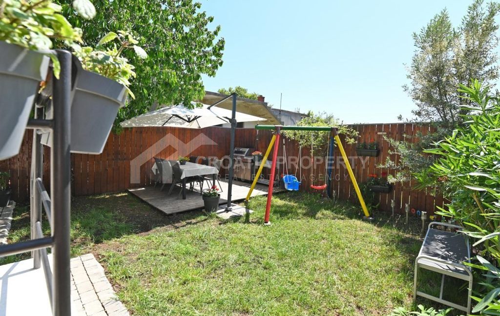 detached seaside house with garden murter (3) - 1K JPEG