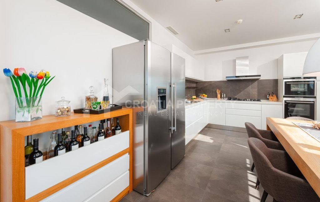luxurious apartment with open sea view podstrana - 3868 (6)