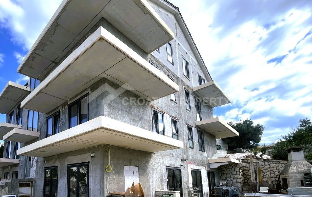 new 1st floor apartment with a pool ciovo (1)